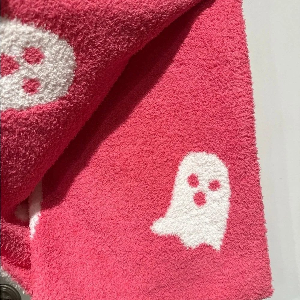 Cupcake & Cashmere Viral Ghost blanket